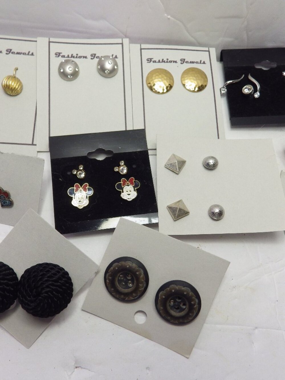 Lot of Stud Earrings 14 Pairs 628F2
